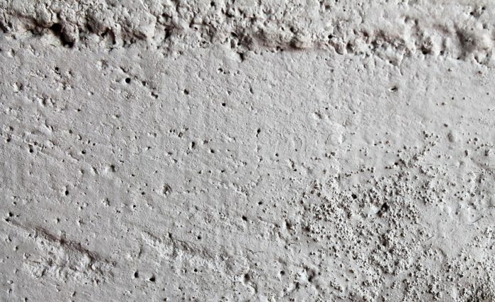 saignee-mur saignee mur